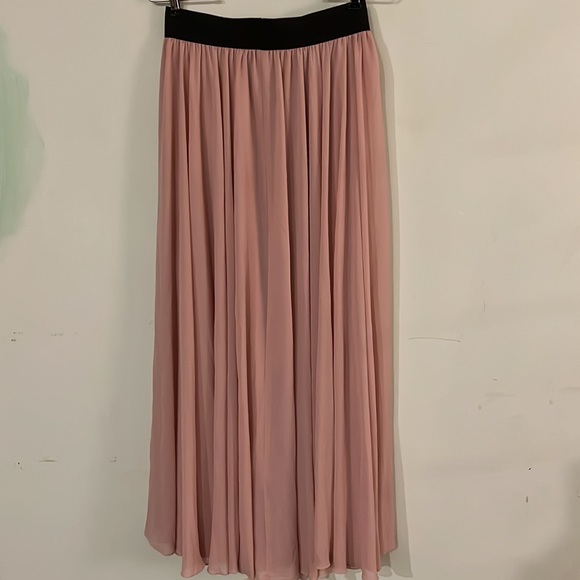 Urban Co Co Blush Tulle Maxi Skirt Soft & Flowy Stretch Waist. - Picture 3 of 6